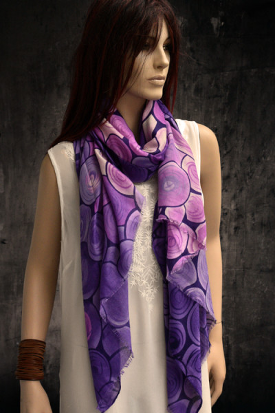 Soepele dunne sjaal met bollen, paars, fuchsia en offwhite