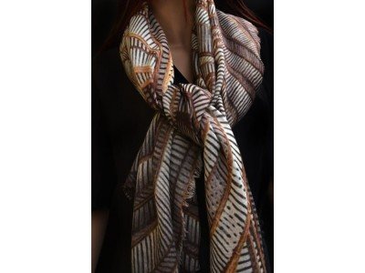Wollen sjaal of stola, lijnenspel, bruin, cognac, beige, offwhite