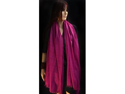 Sjaal, fuchsia, wol en zijde, opengeweven strepen