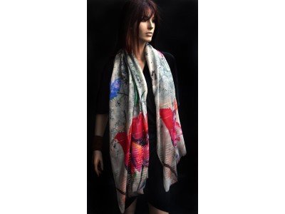 Chique en elegante wollen sjaal of stola, bloemen met vrolijke kleuren, pailletjes