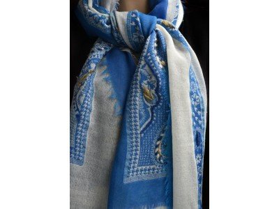 Bohemian wollen sjaal of stola, blauw en offwhite, een beetje Delfts Blauw