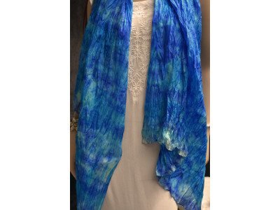 Echte handgeschilderde zijden sjaal, blauw en pastelblauw