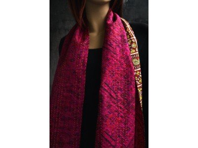 Zijden vintage kantha sjaal, geel, rood en roze