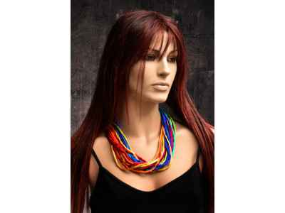 Zijden ketting met de kleuren van de regenboog in crêpe satin zijde met een bijzondere koperen sluiting