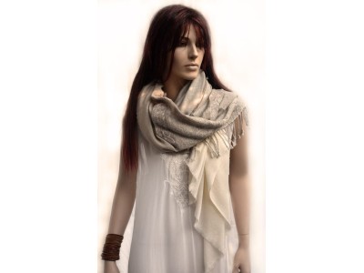 Wollen sjaal of stola, taupe en offwhite, paisley