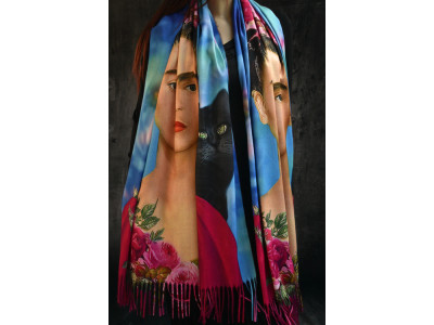 Zelfportret Frida Kahlo met kat en bloemen, warme sjaal