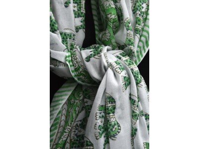 Katoenen sjaal of pareo met originele blockprint, groen en wit