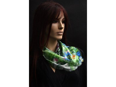 Klein vierkant zijden sjaaltje, korenbloemen, margrietjes, vlinders etc., met tekst