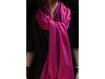Sjaal, fuchsia, wol en zijde, opengeweven strepen