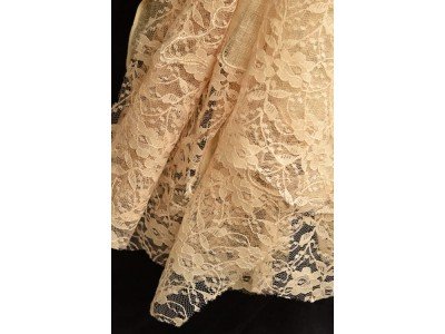 Linnen sjaaltje met kant, warm beige