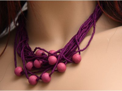 Echte handgeschilderde zijden ketting, paars met lichtpaarse houten kralen