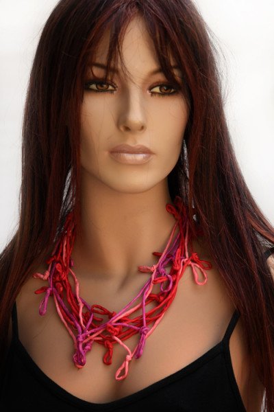 Echte handgeschilderde zijden ketting rood roze donkerroze violet