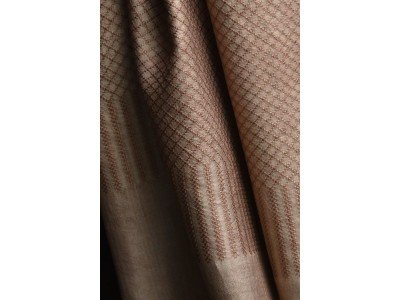 Taupe zijden sjaal of stola met franjes, jacquard motief, uniseks