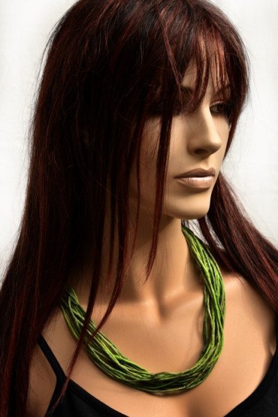 Echte handgeschilderde zijden ketting in groentinten met goudkleurige sluiting