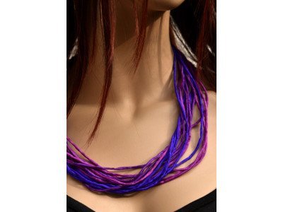 Echte handgeschilderde zijden ketting in paars en fuchsiatinten, zwarte sluiting