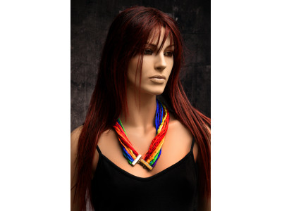 Zijden ketting met de kleuren van de regenboog in crêpe satin zijde met een bijzondere koperen sluiting